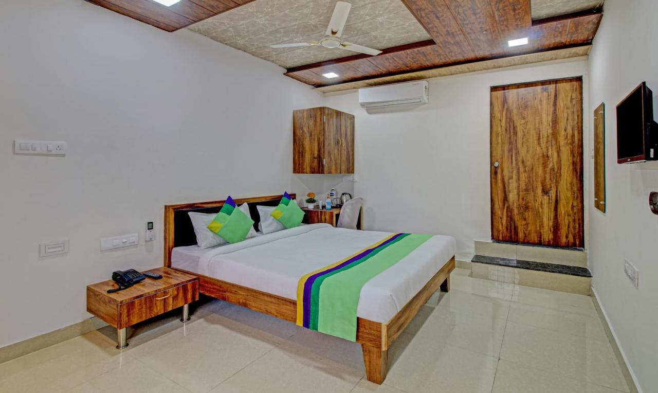 Sai Samrat Resort Satara Zewnętrze zdjęcie