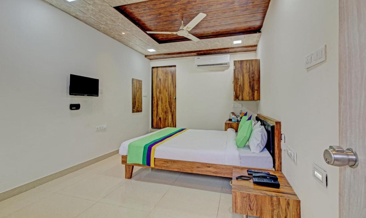 Sai Samrat Resort Satara Zewnętrze zdjęcie